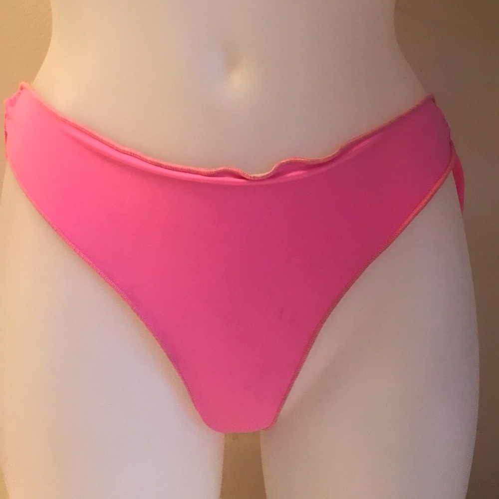 Bikini - Picture 3 of 7